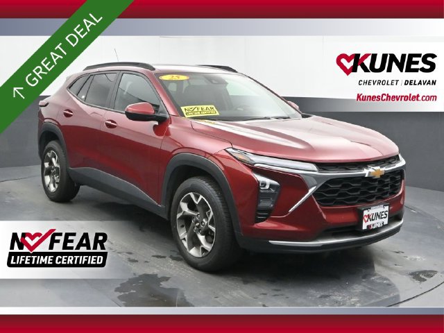 Used 2025 Chevrolet Trax LT FWD image 1