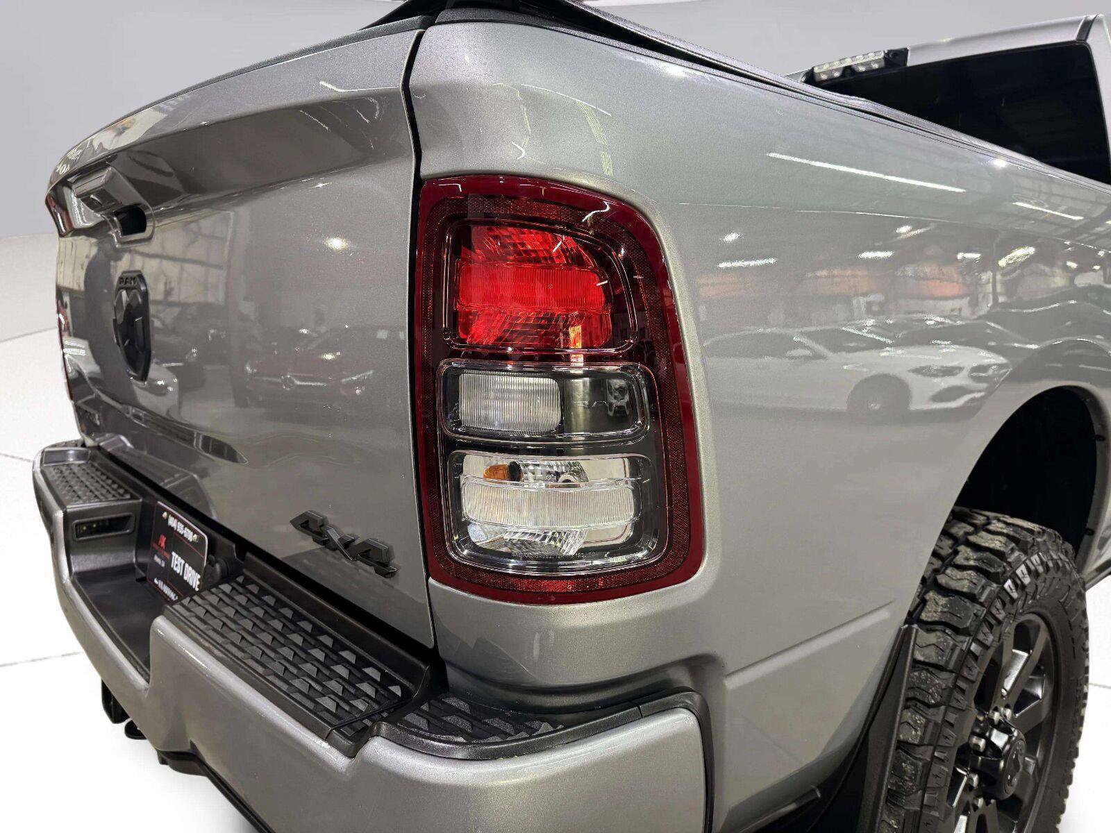 Used 2021 RAM 2500 Big Horn w/ Night Edition AWD/4WD image 15