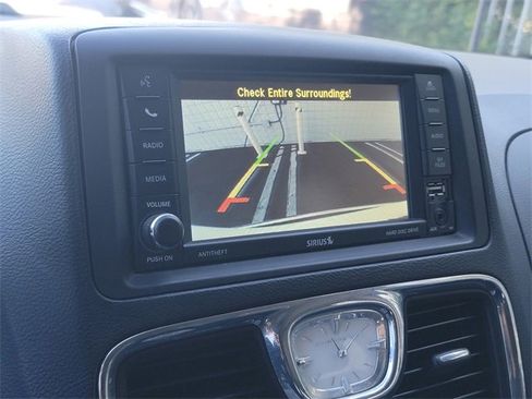 Used 2014 Chrysler Town & Country Touring image 26