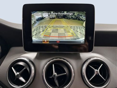 Used 2017 Mercedes-Benz GLA 250 image 24