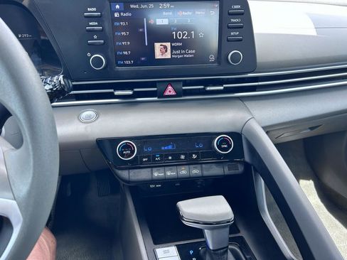 Used 2023 Hyundai Elantra SEL FWD image 4
