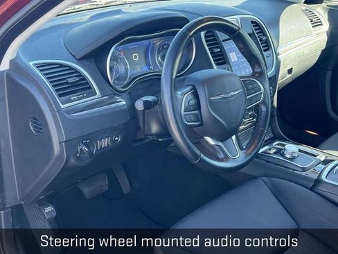 Used 2022 Chrysler 300 Touring image 12