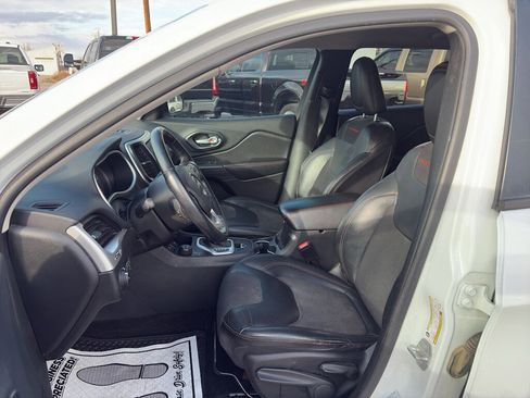 Used 2016 Jeep Cherokee Trailhawk w/ Cold Weather Group image 17