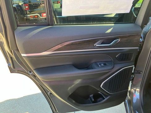 New 2026 Jeep Grand Cherokee Limited AWD/4WD image 21