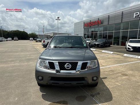 Used 2016 Nissan Frontier SV w/ SV Value Truck Package RWD image 2