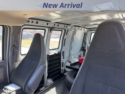 Used 2023 GMC Savana 2500 w/ Driver Convenience Package image 9