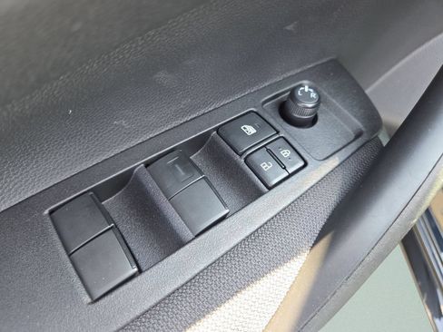 Used 2025 Toyota Corolla LE FWD image 29