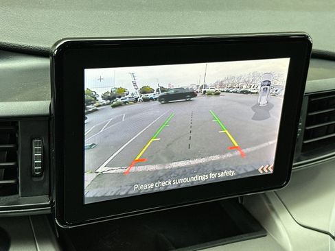 Used 2022 Ford Explorer XLT image 23