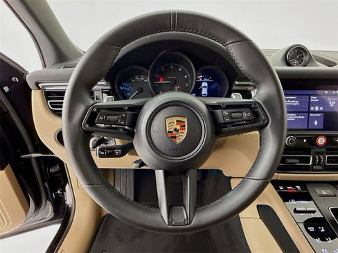 Certified 2025 Porsche Macan image 16