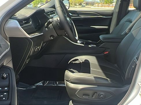 New 2025 Jeep Grand Cherokee L Limited w/ Luxury Tech Group II image 15