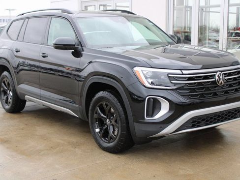 Used 2026 Volkswagen Atlas Peak Edition AWD/4WD image 1