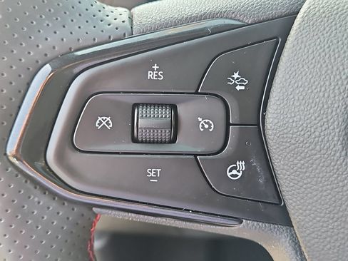 Used 2024 Chevrolet Trax RS w/ Sunroof Package FWD image 27