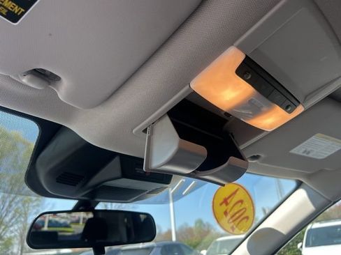 Used 2024 Nissan Rogue S image 29