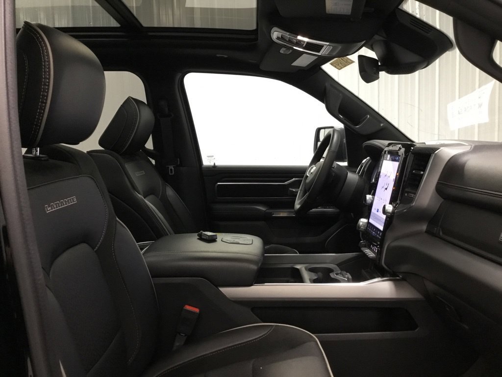 Used 2024 RAM 1500 Laramie AWD/4WD image 23