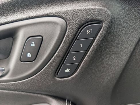 Used 2025 Buick Encore GX Avenir w/ Avenir Technology Package image 22