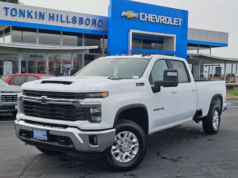 New 2026 Chevrolet Silverado 3500 LT image 2