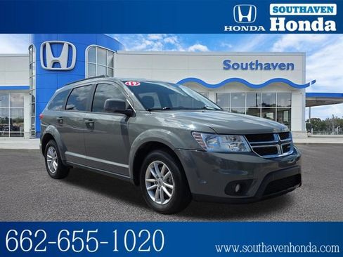 Used 2019 Dodge Journey SE w/ Connectivity Group FWD image 1