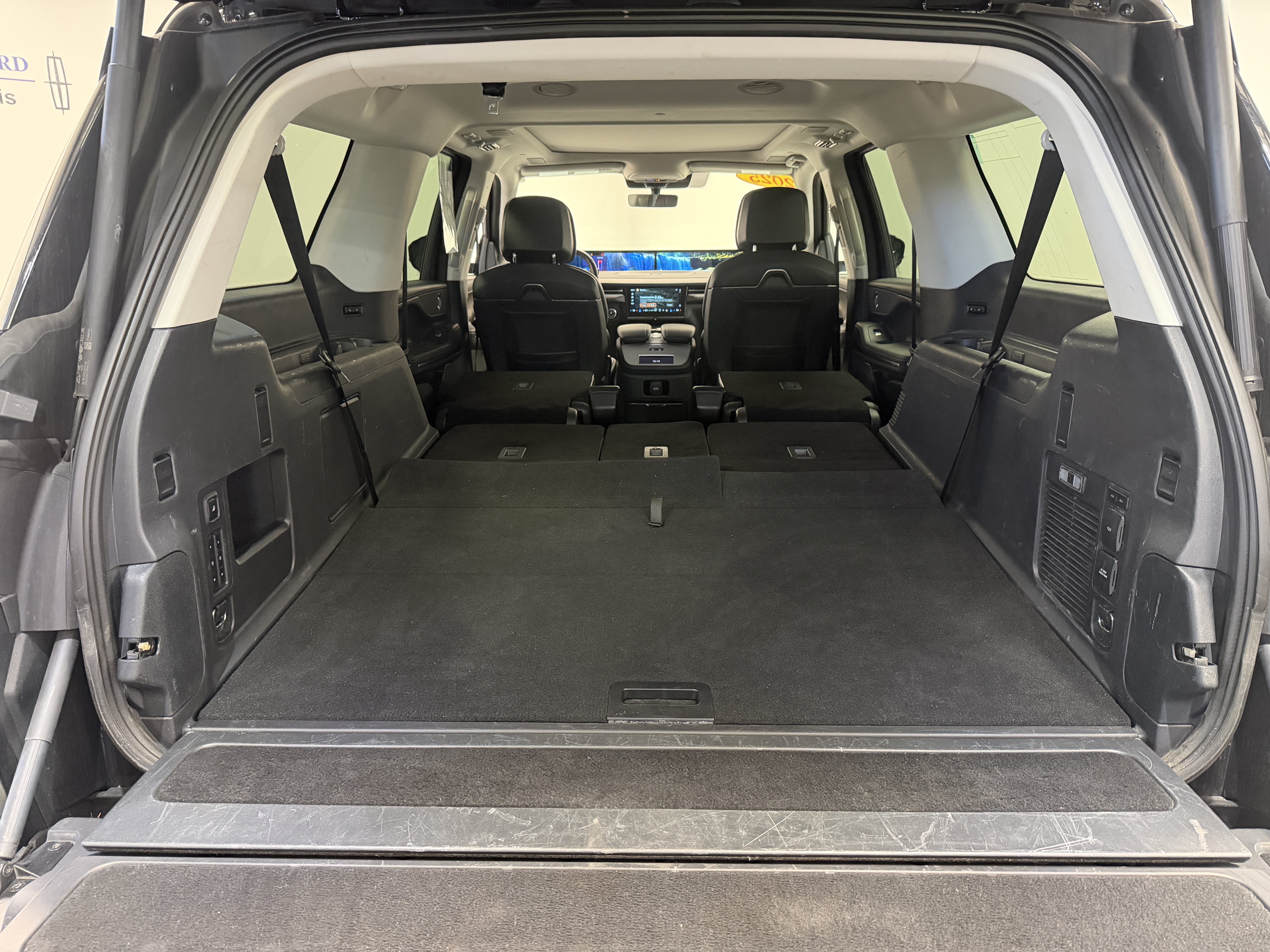 Used 2025 Lincoln Navigator L Reserve AWD/4WD image 31