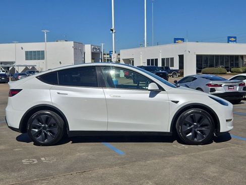Used 2025 Tesla Model Y Long Range image 4