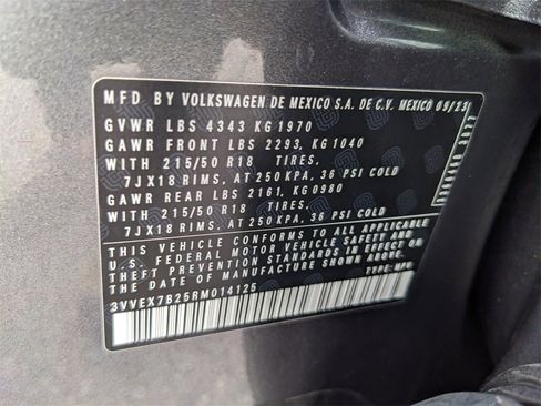 Certified 2024 Volkswagen Taos SE w/ Panoramic Sunroof Package image 40