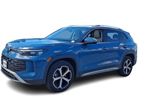 Used 2025 Volkswagen Tiguan SE w/ Panoramic Sunroof Package image 3