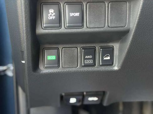 Used 2016 Nissan Rogue S AWD/4WD image 16