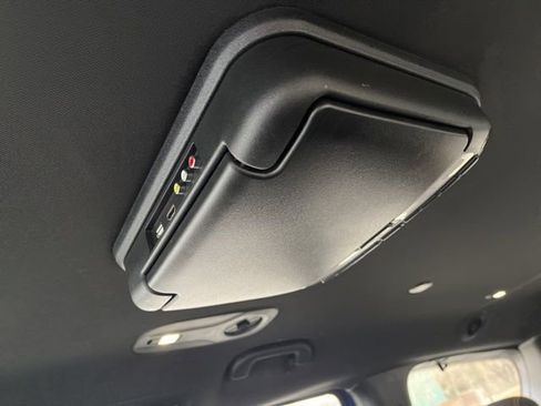 Used 2021 Chrysler Pacifica Touring w/ S Appearance Package image 11