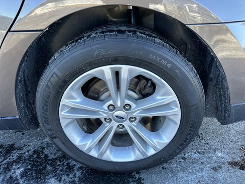 Used 2016 Ford Taurus SE image 11