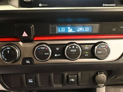 Used 2022 Toyota Tacoma SR AWD/4WD image 14