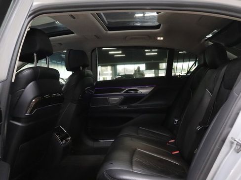 Used 2020 BMW 740i image 15