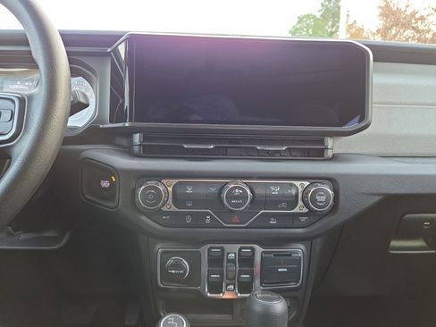 New 2026 Jeep Gladiator Sport image 9