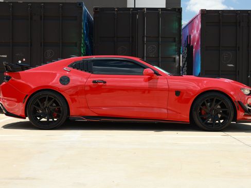 Used 2022 Chevrolet Camaro LT RWD image 17