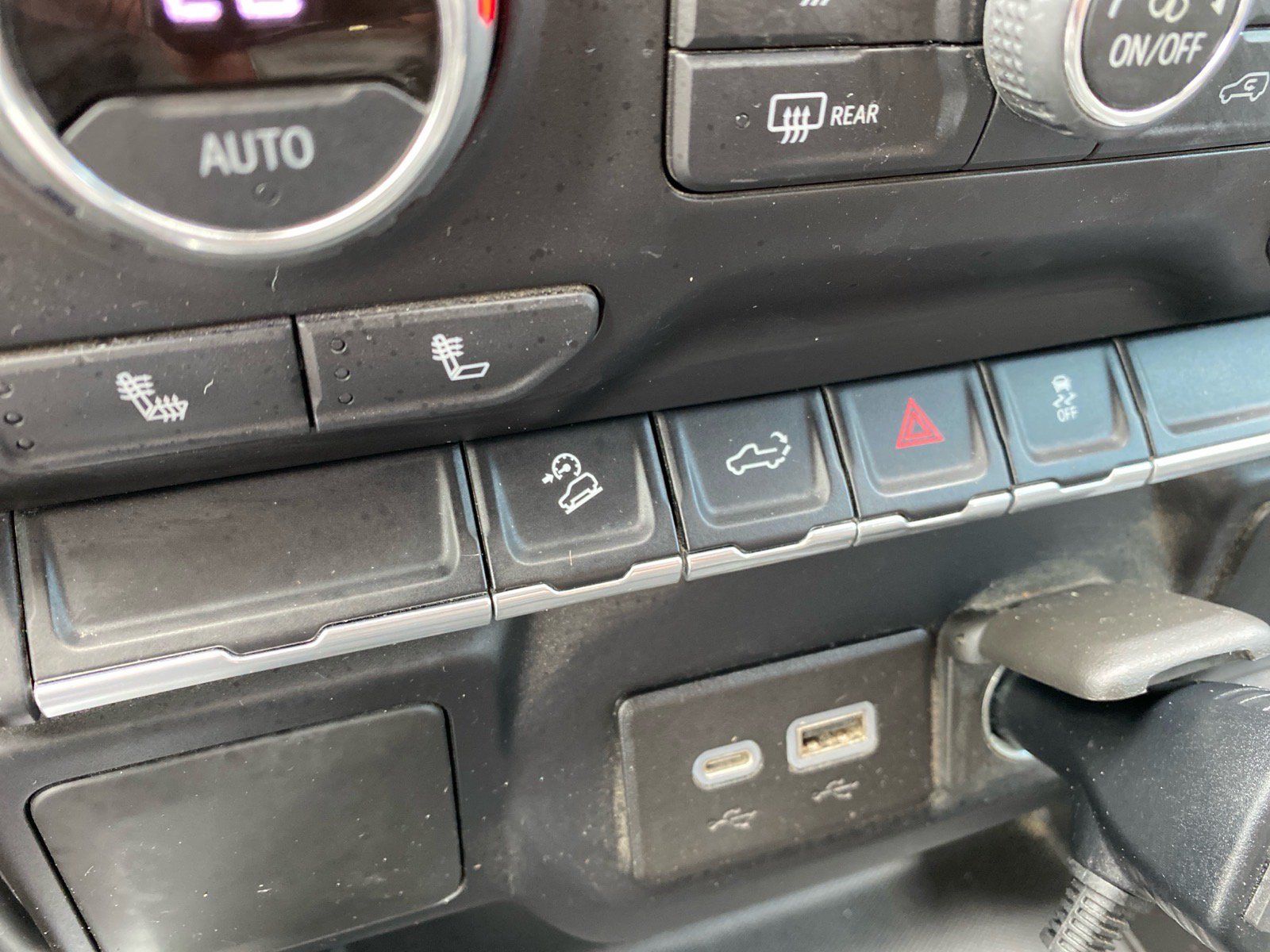 Used 2021 Chevrolet Silverado 1500 LT Trail Boss w/ Bed Protection Package AWD/4WD image 9