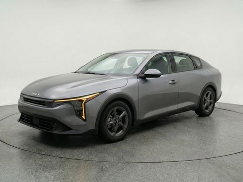 Used 2025 Kia K4 FWD image 3