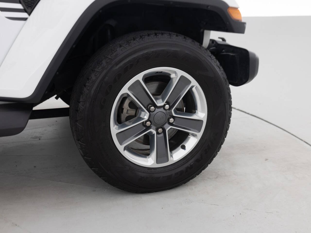 Used 2018 Jeep Wrangler Unlimited Sahara AWD/4WD image 19