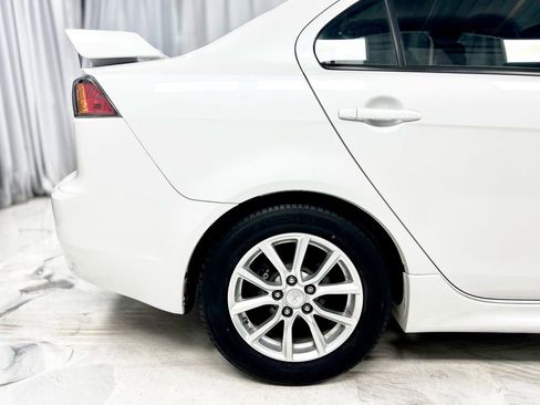 Used 2016 Mitsubishi Lancer ES image 11