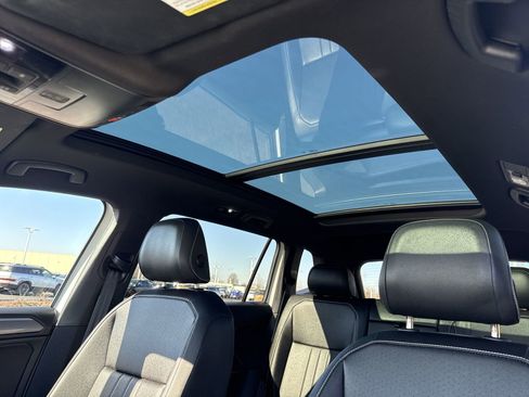 Used 2023 Volkswagen Tiguan SE R-Line image 24