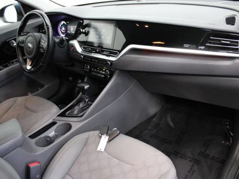Used 2020 Kia Niro LXS FWD image 25
