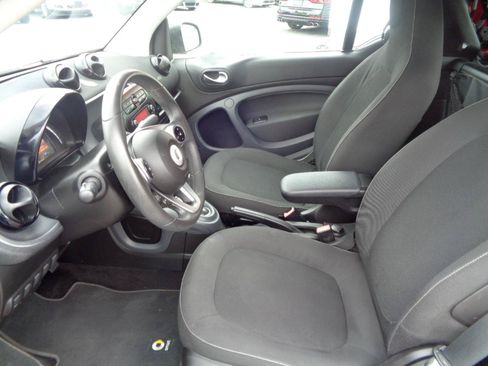 Used 2017 smart fortwo passion RWD image 23