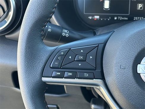Used 2023 Nissan Kicks SR image 13