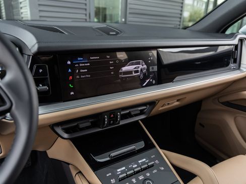 Certified 2026 Porsche Cayenne AWD/4WD image 29