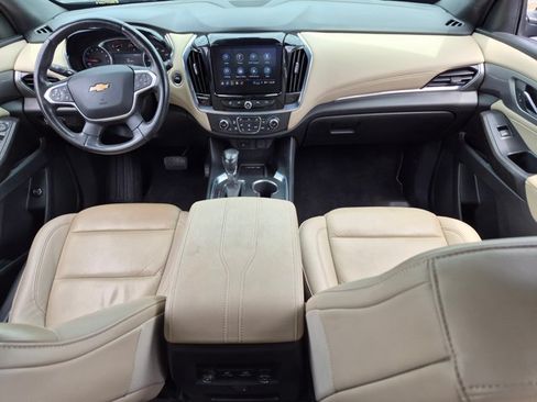 Used 2022 Chevrolet Traverse LT FWD image 16