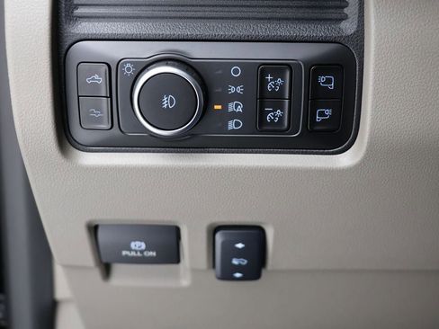 Used 2025 Ford F250 Platinum w/ Platinum Plus Package image 42