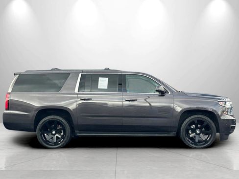 Used 2017 Chevrolet Suburban LT image 8