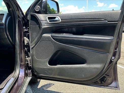 Used 2018 Jeep Grand Cherokee Limited AWD/4WD image 23