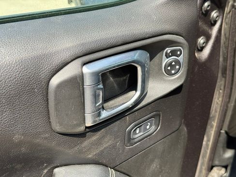 Used 2019 Jeep Wrangler Unlimited Sahara w/ Quick Order Package 24M Moab AWD/4WD image 11