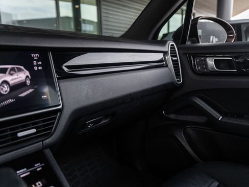 Certified 2022 Porsche Cayenne AWD/4WD image 28