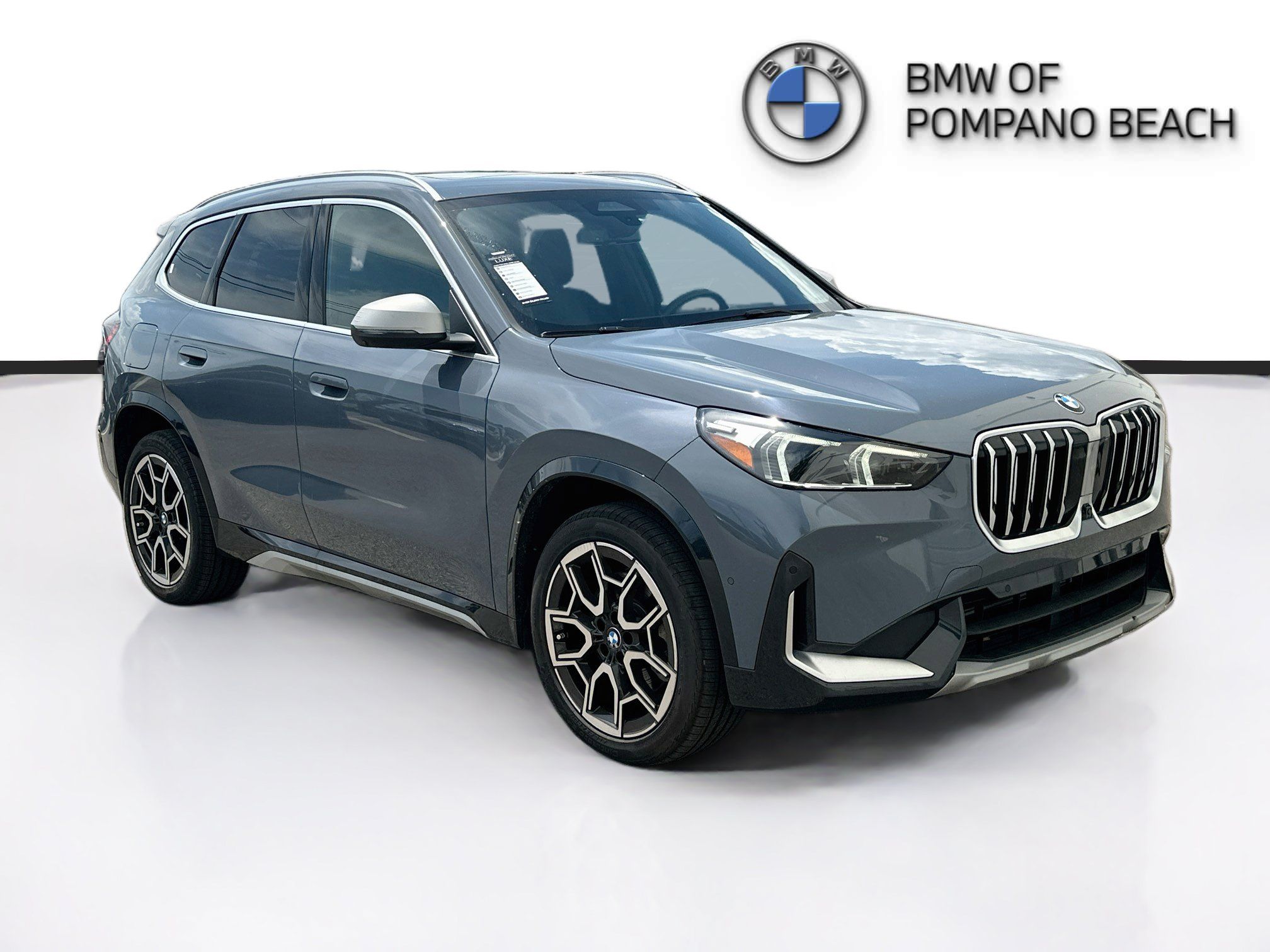 Used 2024 BMW X1 xDrive28i AWD/4WD image 1