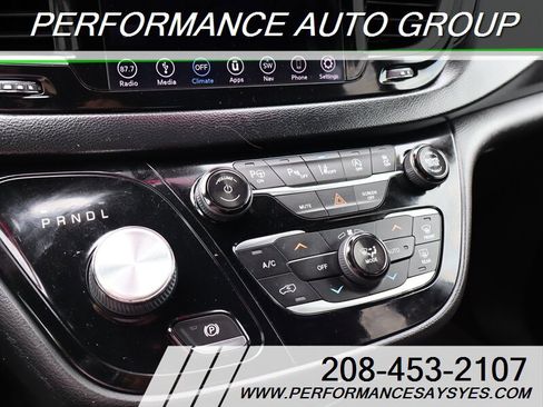 Used 2019 Chrysler Pacifica Touring Plus w/ Advanced Safetytec Group FWD image 21