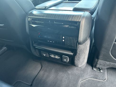 Used 2024 Jeep Wagoneer L Series II image 28